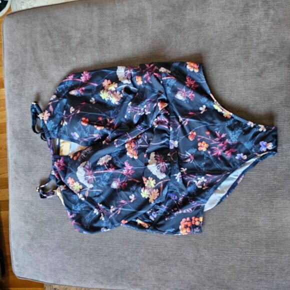 NWT Sun & Sea Women's Floral Curvy Blouson Cross Over One Piece Size 22 - Picture 6 of 16